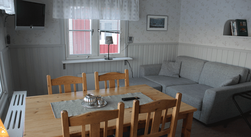 https://bothniancoastalroute.com/wp-content/uploads/2023/11/kukkolaforsen_cabins_interior-1024x559.png
