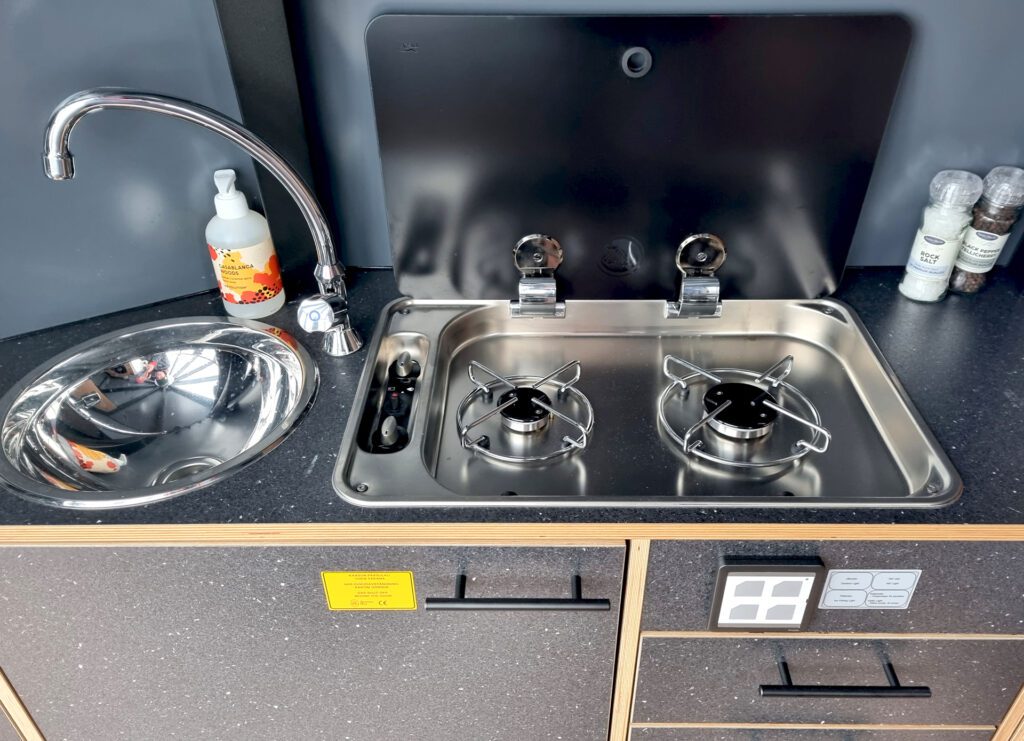 https://bothniancoastalroute.com/wp-content/uploads/2023/12/NorthernLodges_kitchenette-1024x741.jpeg