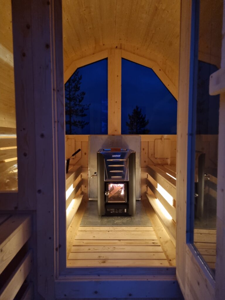https://bothniancoastalroute.com/wp-content/uploads/2023/12/NorthernLodges_sauna-768x1024.jpeg