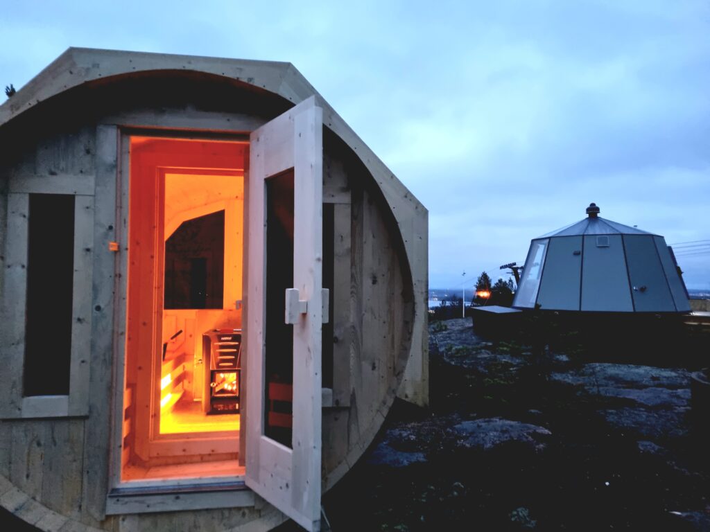 https://bothniancoastalroute.com/wp-content/uploads/2023/12/NorthernLodges_sauna_view_summer-1024x768.jpeg