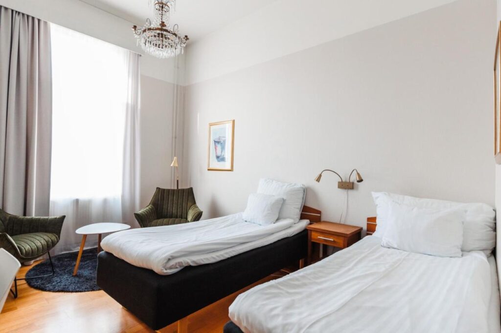 https://bothniancoastalroute.com/wp-content/uploads/2024/01/pitea_stadshotell_twinroom-1024x682.jpeg