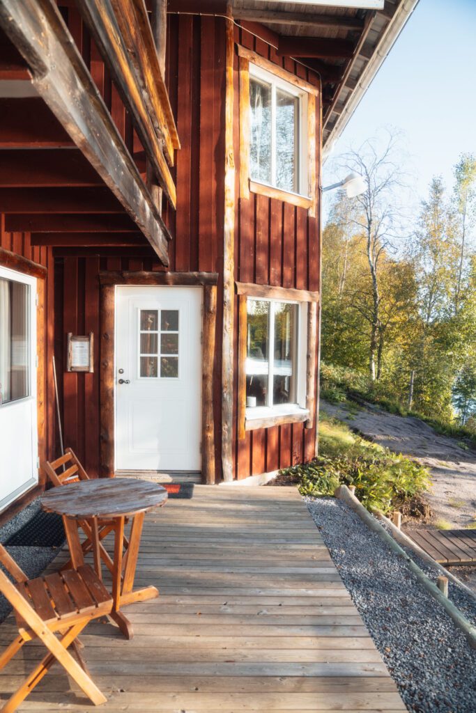 https://bothniancoastalroute.com/wp-content/uploads/2024/08/kalixriversideinn_exterior-683x1024.jpg